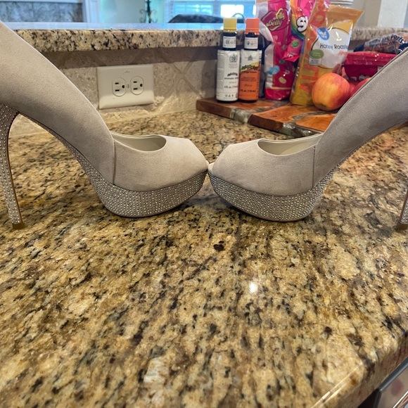 Aldo Bling cream platform heels.  Size 11 - Picture 3 of 12
